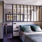 Ein Baldachin im Hauptschlafzimmer ist ein guter Weg, um es vom